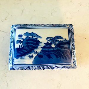 Vintage Chinese Blue and White Porcelain Dresser Box with Lid